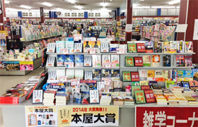 コメリ書房　穴水店店内風景