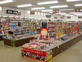 コメリ書房　五泉店店内風景