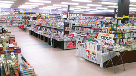 コメリ書房　加茂店店内風景
