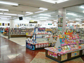 コメリ書房　松阪店店内風景