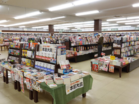 コメリ書房　新発田店店内風景