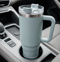 大容量なのに「ドリンクホルダー」に収まるスマート設計