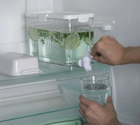 アテーナライフ　冷蔵庫にも入るコック付き冷水筒　3.3L