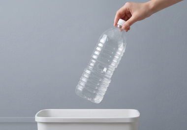 プラスチックごみ削減と分別の手間を解消！地球にやさしい「完全ラベルレス」