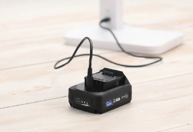 専用充電器は不要！スマホと同じ感覚のUSB Type-C充電で、どこでも作業が止まらない
