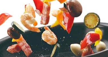 独自の「スピンコート」加工で食材が驚くほどスムーズに滑る！