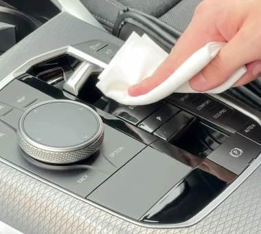 指紋・皮脂汚れの付着抑制と車内・外装・スマホ等への幅広い多用途性